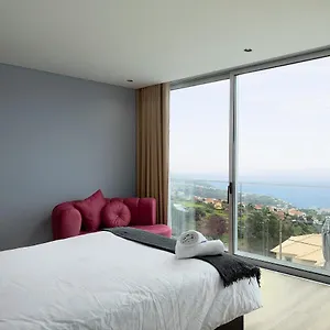  Villa King's View